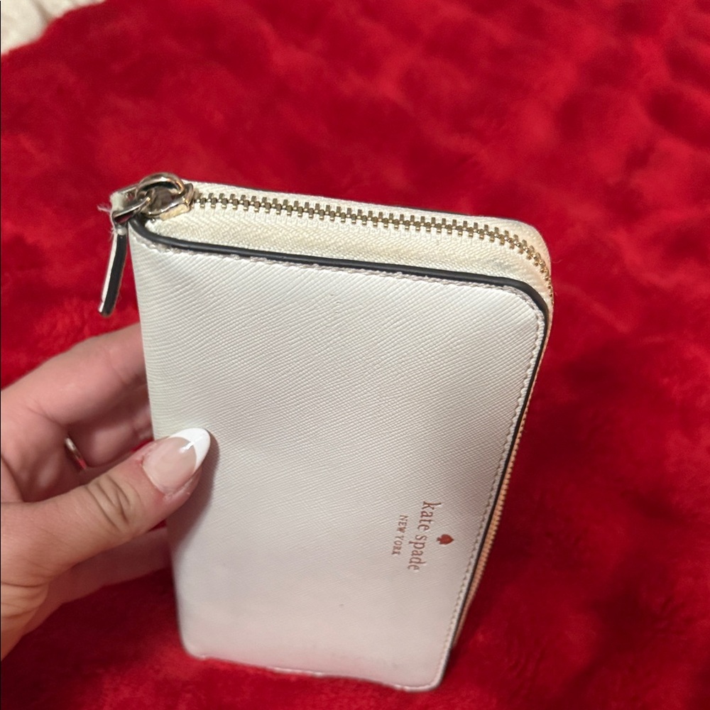 Kate Spade Cream Zip-Around Wallet- SEE PHOTOS PLEASE - Picture 11 of 11